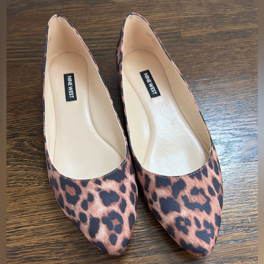 Nine West “Speak Up” Almond toe flats in Leopard print size 6.5M